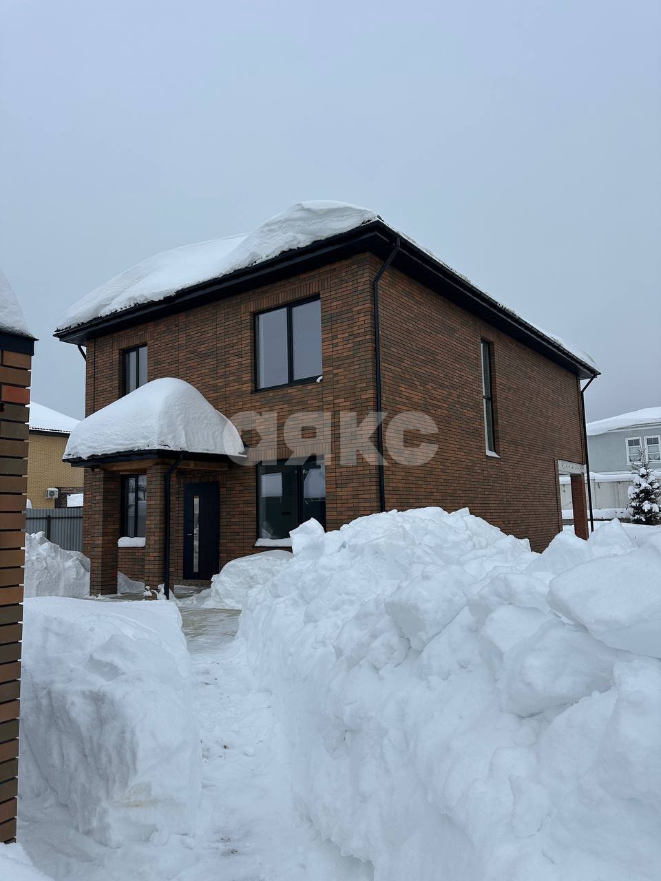 Фото №1: Дом 204 м² + 6 сот. - дачный  Спутник, ул. Звёздная